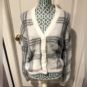 Crescent Women’s Plaid Fuzzy Gray Cardigan Sweater Size Lg. NWOT